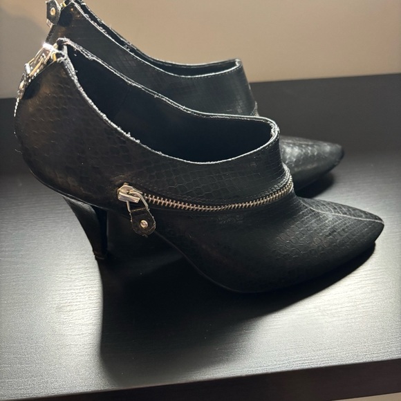 XOXO Black Textured Women's Heels with zippers - Picture 3 of 10